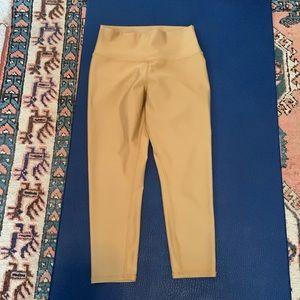 Alo Yoga gold cropped leggings Large